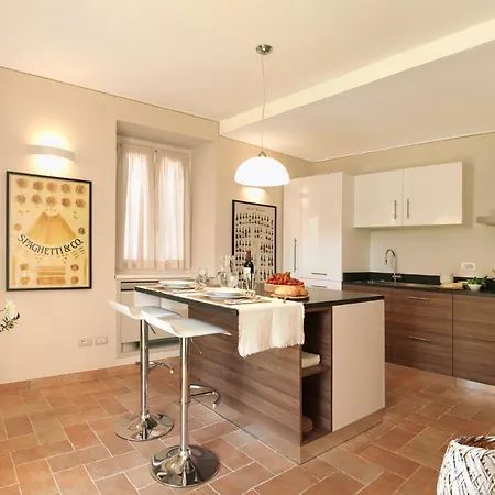 Sleeps 8 Pool Air Con Wifi * Lezzeno