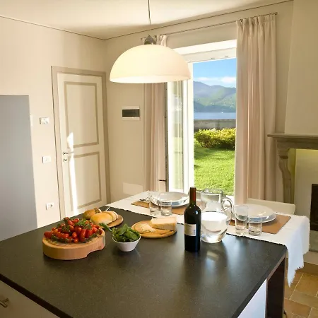 Sleeps 8 Pool Air Con Wifi * Lezzeno